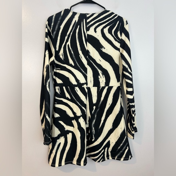 NWT H&M Retro Black/White Zebra A-line Mini Dress Size Medium - Picture 10 of 11